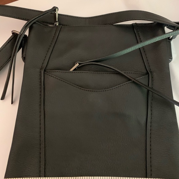 Black leather like crossbody purse - Picture 2 of 8